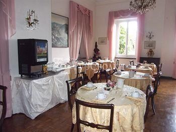 La Vela Hotel 3*