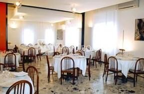 Hotel Oasi 3*