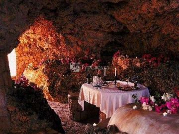 The Caves 5*