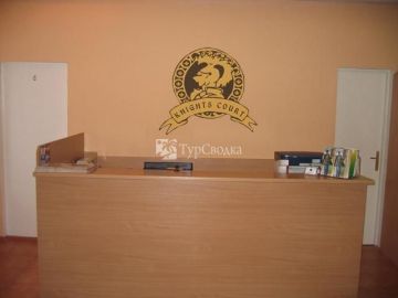 Knight's Court