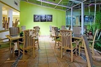 Holiday Inn Express Tecnologico Monterrey 3*