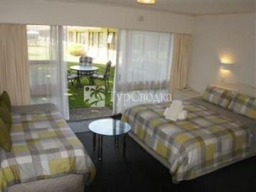 Airport Gold Star Motel 3*