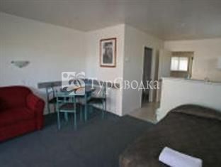 Birchwood Spa Motel 4*