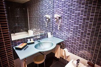 Hotel Silken Puerta Malaga 4*