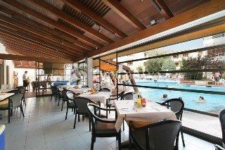 Aparthotel Flora 3*