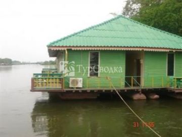 Sam's River Rafthouse 2*