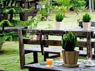 Baan Khun Poh Hotel 3*