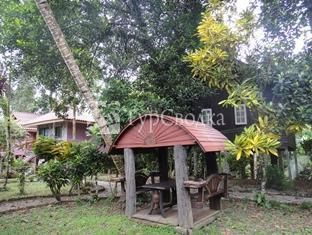 Tree Top River Huts 2*