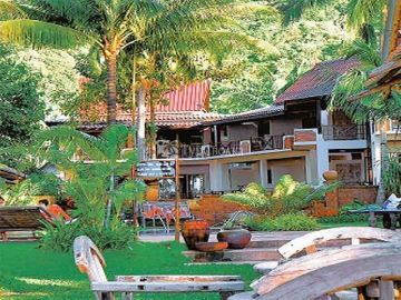 Koh Chang Cliff Beach Resort 4*