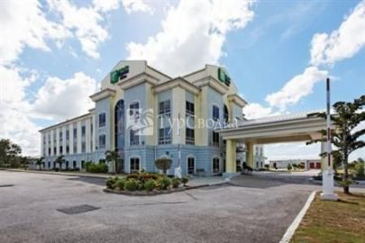 Holiday Inn Express Hotel & Suites Trincity 2*