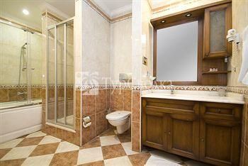 Hotel Golden Crown 3*