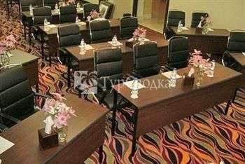 Golden Tulip Suites Dubai 4*
