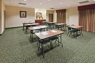 Holiday Inn Express Hotel & Suites Abilene 2*