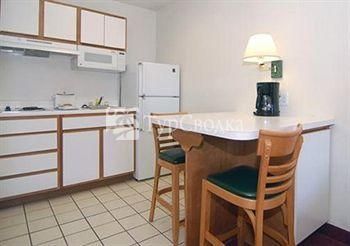 Suburban Extended Stay Albuquerque 2*