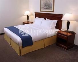 Holiday Inn Express & Suites Alpine Southeast 2*