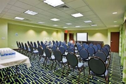 Holiday Inn Express Hotel & Suites Orlando Apopka 2*