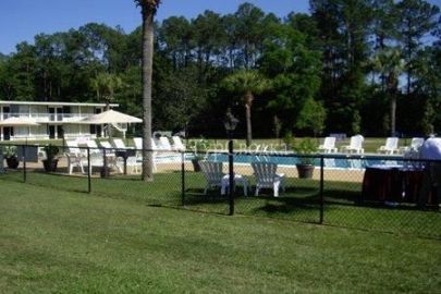 Charter House Inn 2*