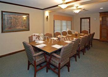 Quality Suites Bluebonnet Center 2*