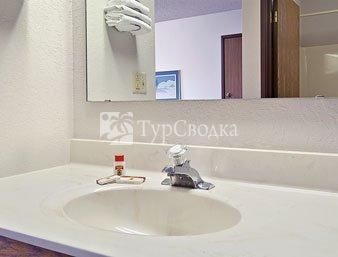 Super 8 Beaver Dam 2*