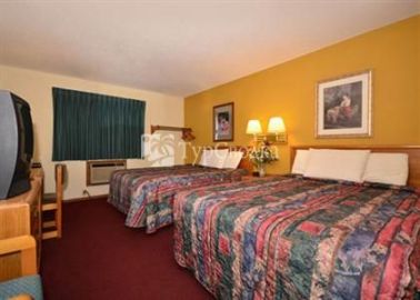 Econo Lodge Inn & Suites Bettendorf 2*
