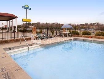 Days Inn Blue Ridge 2*