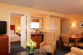 Embassy Suites Boston Logan Airport 3*