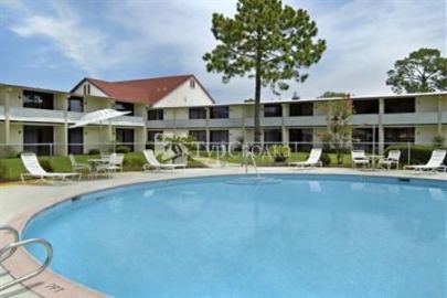 Red Roof Inn & Suites Brunswick I-95 2*