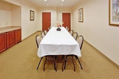 Holiday Inn Express Hotel & Suites Camden (South Carolina) 2*