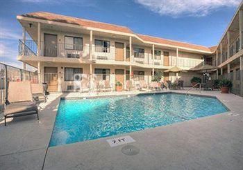 Rodeway Inn Magic Mountain Area 2*