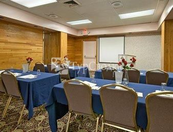 Days Inn Baltimore 2*