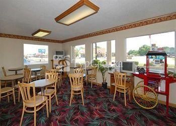 Econo Lodge Inn & Suites Champaign 2*