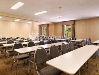 Days Inn Charleston East 2*