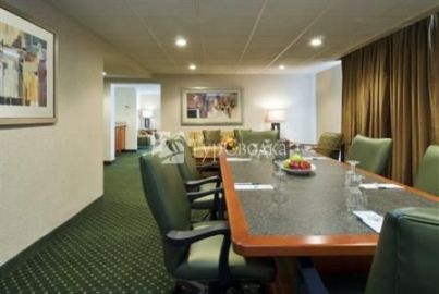 Holiday Inn Hotel & Suites Cincinnati-Eastgate 3*