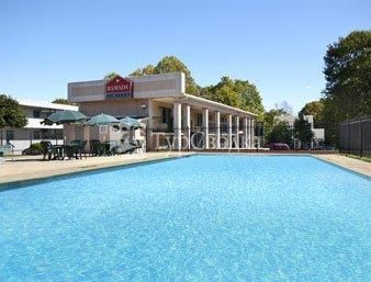 Ramada Limited College Park 2*