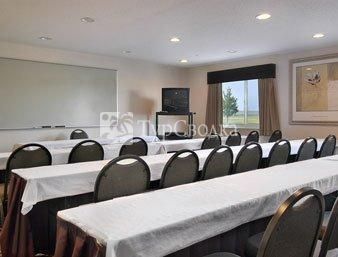 Baymont Inn and Suites Columbus at Rickenbacker 2*