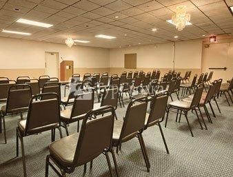 Days Inn Columbus North 3*