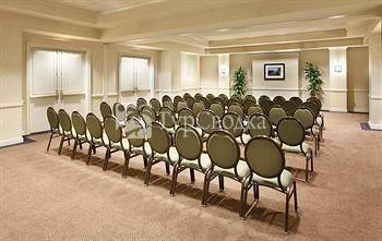 Sheraton Suites Columbus 3*