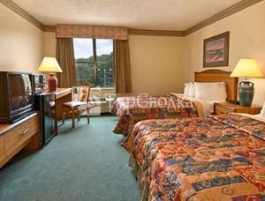 Baymont Inn & Suites Conroe 2*