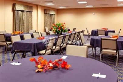 Holiday Inn Express Hotel & Suites Cookeville 2*