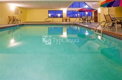 Holiday Inn Express Coon Rapids 2*