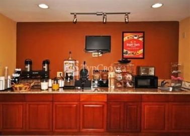 Econo Lodge Inn & Suites Corsicana 2*