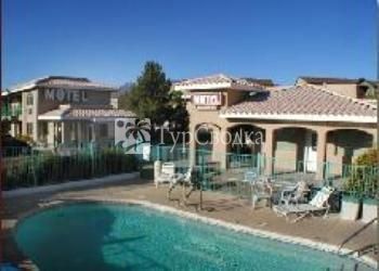 Pines Motel 2*