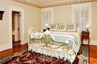 Corinthian Bed & Breakfast 3*