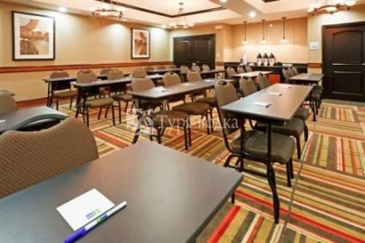Holiday Inn Express Hotel & Suites Dallas-Medical Center 2*