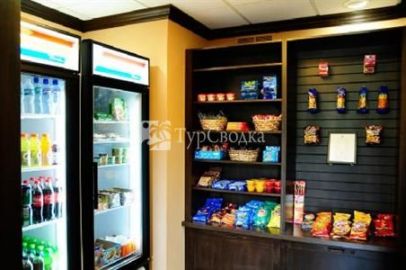 Holiday Inn Express Delafield 2*