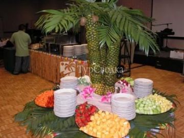 Holiday Inn - Airport Conference Center 3*