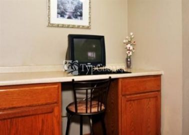 Econo Lodge Inn & Suites Dubuque 2*