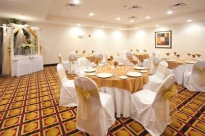 Holiday Inn Dumfries - Quantico Center 3*