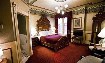 Strater Hotel 3*