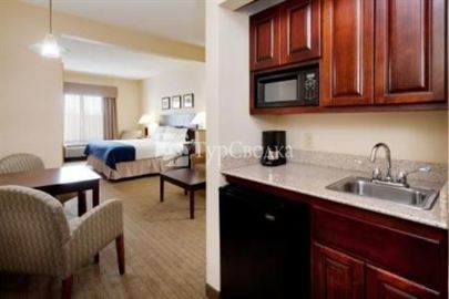 Holiday Inn Express Hotel & Suites East Brunswick 2*